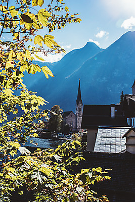 포토 JPG 주간 나무 구름 해외풍경 여행 유럽풍경 자연 하늘 나뭇잎 산 풍경 사람없음 야외 교회 마을 오스트리아 할슈타트 국내포토 자연요소 식물 해외 유럽 호수 잎 종교건축 건물 생태계 파일형식