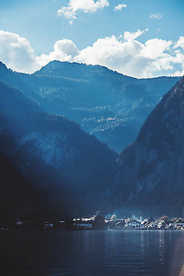 포토 JPG 주간 구름 해외풍경 호수 여행 유럽풍경 자연 하늘 산 풍경 사람없음 야외 마을 할슈타트 국내포토 자연요소 해외 유럽 오스트리아 생태계 파일형식