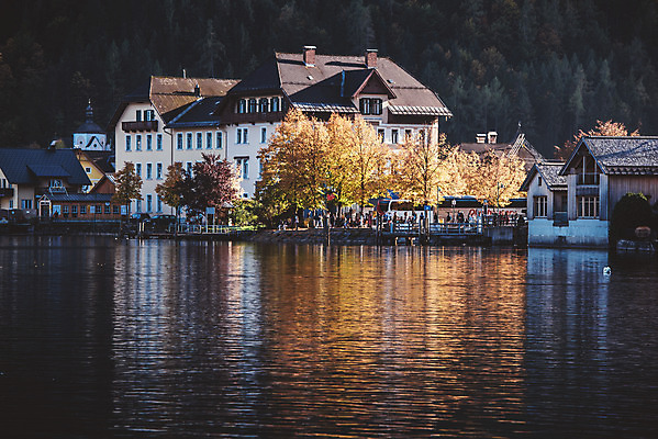 포토 JPG 주간 나무 해외풍경 호수 여행 유럽풍경 자연 주택 풍경 사람없음 야외 반사 마을 할슈타트 국내포토 자연요소 식물 해외 유럽 건물 오스트리아 생태계 파일형식
