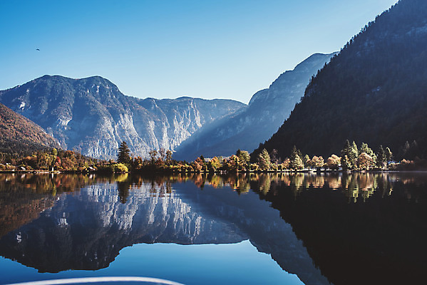 포토 JPG 주간 나무 해외풍경 호수 여행 유럽풍경 자연 하늘 산 풍경 사람없음 야외 반사 마을 오스트리아 할슈타트 국내포토 자연요소 식물 해외 유럽 생태계 파일형식