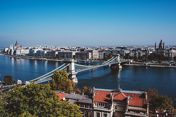 포토 JPG 주간 나무 해외풍경 건축물 여행 유럽풍경 하늘 주택 풍경 사람없음 야외 강 헝가리 부다페스트 가교 국내포토 자연요소 식물 해외 건축 유럽 건물 동유럽 파일형식