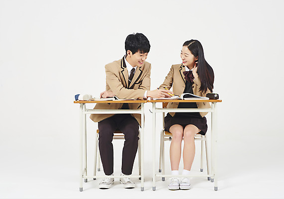 포토 JPG 스튜디오촬영 전신 학생 여학생 여자 교육 남자 교복 남학생 의자 교실 모션 청소년 여고생 고등학생 함께함 실내 설명 미소 누끼 사람 앉기 두명 앞모습 10대 책 친구 연필 십대라이프스타일 한국인 기록 짝꿍 청소년교육 책상 즐거움 교과서 흰배경 긍정 문제집 십대만 남고생 국내포토 라이프스타일 옷 감정 뷰포인트 가구 백그라운드 컨셉 학교 관계 학용품 교재 표정 동양인 내부 필기구 흰색 파일형식