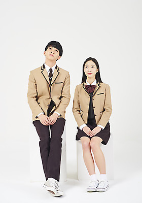 포토 JPG 스튜디오촬영 전신 학생 응시 여학생 여자 교육 남자 교복 남학생 모션 청소년 여고생 고등학생 실내 누끼 사람 앉기 두명 앞모습 10대 십대라이프스타일 한국인 올려보기 청소년교육 흰배경 십대만 남고생 고등교육 국내포토 라이프스타일 시선 옷 뷰포인트 백그라운드 동양인 내부 흰색 파일형식