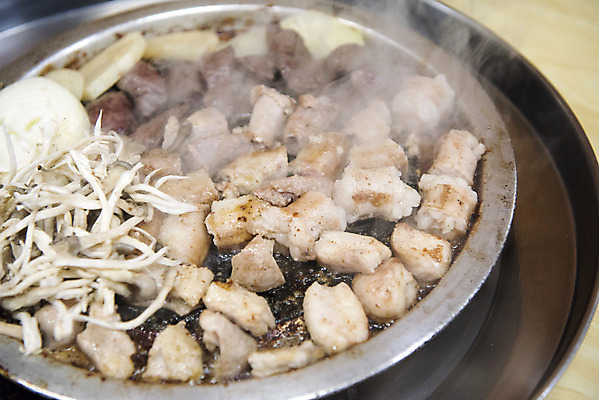 포토 JPG 음식 양파 감자 실내 근접촬영 사람없음 식당 버섯 구이 안주 기호식품 불판 곱창 막창 대창 염통 특수부위 국내포토 뷰포인트 채소 육류 내부 상점 부위 파일형식