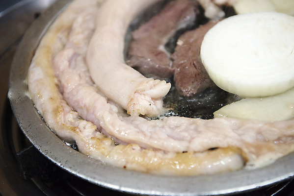 포토 JPG 음식 양파 실내 근접촬영 사람없음 구이 안주 기호식품 곱창 대창 특수부위 국내포토 뷰포인트 채소 육류 내부 부위 파일형식