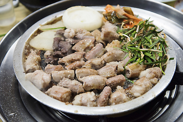 포토 JPG 음식 양파 감자 실내 사람없음 식당 구이 안주 기호식품 부추 곱창 대창 특수부위 국내포토 채소 육류 내부 상점 부위 파일형식