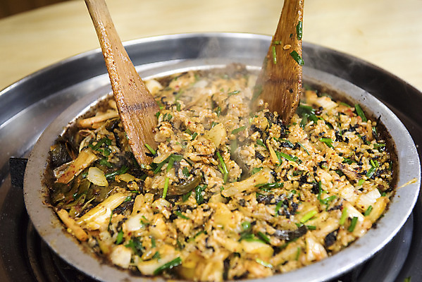 포토 JPG 음식 밥 실내 사람없음 안주 기호식품 뒤집개 볶음밥 곱창 특수부위 국내포토 주방용품 육류 내부 부위 파일형식