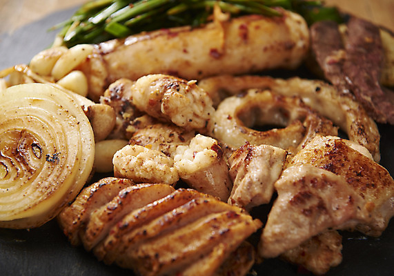 포토 JPG 스튜디오촬영 음식 양파 실내 마늘 근접촬영 사람없음 다양 구이 안주 기호식품 부추 곱창 대창구이 막창구이 모듬 양념곱창 특수부위 국내포토 뷰포인트 다수 채소 육류 내부 부위 막창 대창 파일형식