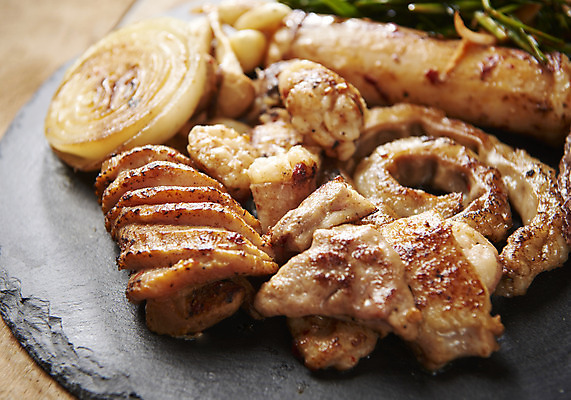 포토 JPG 스튜디오촬영 음식 양파 실내 근접촬영 사람없음 다양 구이 안주 기호식품 부추 곱창 대창구이 막창구이 모듬 양념곱창 특수부위 국내포토 뷰포인트 다수 채소 육류 내부 부위 막창 대창 파일형식