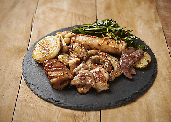 포토 JPG 스튜디오촬영 음식 양파 감자 실내 마늘 근접촬영 사람없음 버섯 다양 구이 안주 기호식품 부추 곱창 대창구이 막창구이 모듬 양념곱창 특수부위 국내포토 뷰포인트 다수 채소 육류 내부 부위 막창 대창 파일형식