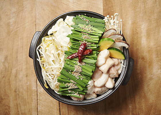 포토 JPG 스튜디오촬영 음식 고추 호박 실내 사람없음 하이앵글 버섯 안주 양배추 기호식품 전골 부추 곱창 대창 숙주나물 전골냄비 특수부위 플랫레이 모츠나베 나무배경 국내포토 뷰포인트 백그라운드 채소 육류 내부 플랫 냄비 나물 부위 나베 파일형식