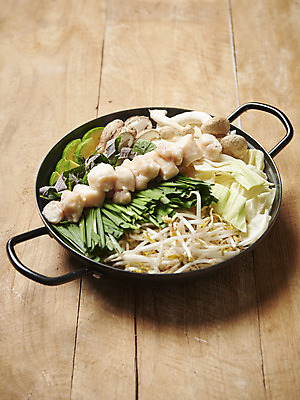 포토 JPG 스튜디오촬영 음식 호박 실내 사람없음 버섯 안주 양배추 깻잎 기호식품 전골 부추 곱창 대창 숙주나물 특수부위 모츠나베 나무배경 국내포토 백그라운드 채소 육류 내부 나물 부위 나베 파일형식