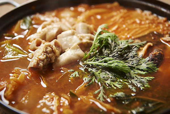 포토 JPG 스튜디오촬영 음식 실내 근접촬영 사람없음 안주 기호식품 국물 쑥갓 곱창 곱창전골 특수부위 국내포토 뷰포인트 채소 육류 내부 전골 부위 파일형식