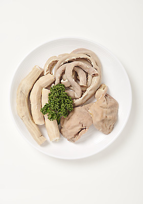 포토 JPG 스튜디오촬영 접시 음식 실내 누끼 사람없음 하이앵글 안주 흰배경 기호식품 곱창 막창 대창 특수부위 플랫레이 국내포토 식기 뷰포인트 백그라운드 육류 내부 흰색 플랫 부위 파일형식