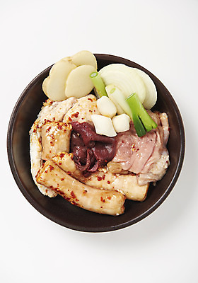 포토 JPG 스튜디오촬영 음식 양파 감자 떡 실내 누끼 사람없음 하이앵글 다양 양념 안주 흰배경 기호식품 곱창 대파 대창 모듬 특수부위 플랫레이 국내포토 뷰포인트 다수 백그라운드 채소 육류 내부 흰색 플랫 파 부위 파일형식