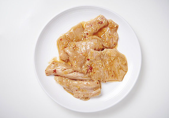 포토 JPG 스튜디오촬영 접시 음식 실내 누끼 사람없음 하이앵글 안주 흰배경 기호식품 곱창 대창 특수부위 플랫레이 국내포토 식기 뷰포인트 백그라운드 육류 내부 흰색 플랫 부위 파일형식