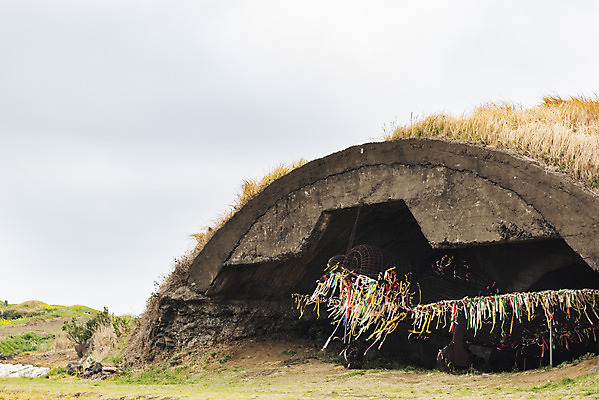 포토 JPG 주간 리본 여행 유적지 자연 하늘 비행기 한국 풍경 사람없음 야외 제주도 봄 문화재 역사 격납고 제주4.3사건 알뜨르비행장 다크투어리즘 43유적지 국내포토 자연요소 계절 아시아 고건축 항공교통 대중교통 생태계 서귀포 파일형식 법정기념일