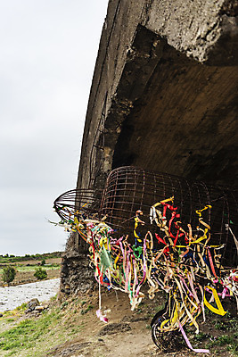 포토 JPG 주간 리본 여행 유적지 자연 하늘 비행기 한국 풍경 사람없음 야외 제주도 봄 문화재 역사 격납고 제주4.3사건 알뜨르비행장 다크투어리즘 43유적지 국내포토 자연요소 계절 아시아 고건축 항공교통 대중교통 생태계 서귀포 파일형식 법정기념일