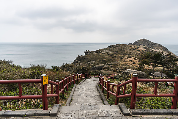 포토 JPG 주간 구름 여행 자연 한국 풍경 사람없음 야외 제주도 봄 트래킹 절벽 올레길 용머리해안 국내포토 자연요소 계절 아시아 길 레저 생태계 서귀포 파일형식