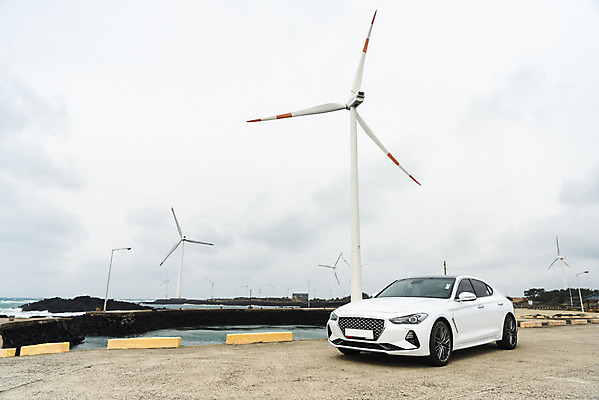 포토 JPG 주간 구름 바다 여행 자동차 자연 하늘 바람 한국 풍경 사람없음 야외 제주도 봄 에너지 풍력에너지 에코 해안도로 국내포토 자연요소 계절 아시아 도로 육상교통 날씨 환경 그린에너지 생태계 파일형식