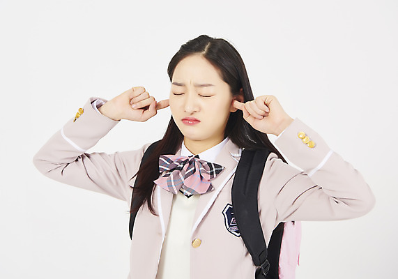 포토 JPG 스튜디오촬영 학생 여학생 여자 교육 교복 모션 청소년 여고생 고등학생 책가방 실내 한명 누끼 사람 상반신 옆모습 10대 눈감음 십대라이프스타일 한국인 짜증 찡그림 귀막기 흰배경 십대여자한명만 고등교육 국내포토 1 라이프스타일 옷 감정 뷰포인트 백그라운드 가방 표정 동양인 손짓 내부 흰색 여자한명만 십대여자만 파일형식