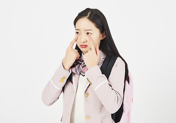 포토 JPG 스튜디오촬영 학생 여학생 여자 교육 교복 모션 청소년 여고생 고등학생 책가방 실내 한명 누끼 사람 상반신 옆모습 10대 십대라이프스타일 한국인 짜증 눈물 흰배경 십대여자한명만 고등교육 국내포토 1 라이프스타일 옷 감정 뷰포인트 백그라운드 가방 동양인 내부 흰색 여자한명만 십대여자만 파일형식