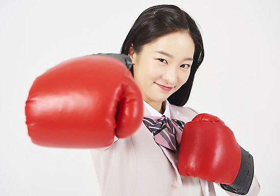 포토 JPG 스튜디오촬영 학생 응시 여학생 여자 교육 교복 모션 청소년 여고생 고등학생 실내 한명 미소 누끼 사람 상반신 옆모습 10대 빨간색 십대라이프스타일 권투 한국인 권투글러브 흰배경 긍정 십대여자한명만 고등교육 국내포토 1 라이프스타일 시선 옷 뷰포인트 컬러 백그라운드 컨셉 표정 동양인 내부 격투기 글러브 흰색 여자한명만 십대여자만 파일형식