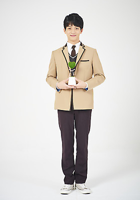 포토 JPG 스튜디오촬영 전신 식물 학생 응시 교육 남자 교복 화분 남학생 모션 청소년 고등학생 실내 한명 서기 미소 들기 누끼 사람 앞모습 10대 십대라이프스타일 한국인 식목일 흰배경 십대남자한명만 남고생 고등교육 국내포토 1 라이프스타일 시선 옷 기념일 뷰포인트 백그라운드 표정 동양인 내부 흰색 남자한명만 십대남자만 파일형식