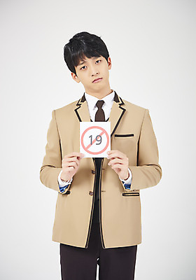 포토 JPG 스튜디오촬영 학생 응시 교육 남자 교복 남학생 모션 청소년 고등학생 실내 한명 서기 들기 누끼 사람 상반신 앞모습 10대 십대라이프스타일 팻말 한국인 금지 흰배경 19금 성인물 엄격한 십대남자한명만 남고생 고등교육 국내포토 1 라이프스타일 시선 옷 뷰포인트 백그라운드 프레임 동양인 내부 흰색 남자한명만 십대남자만 파일형식