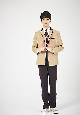 포토 JPG 스튜디오촬영 전신 학생 응시 교육 남자 교복 남학생 모션 청소년 고등학생 실내 한명 서기 들기 누끼 사람 앞모습 10대 도장 십대라이프스타일 팻말 한국인 투표 선거 민주주의 흰배경 선거권 십대남자한명만 남고생 고등교육 유권자 국내포토 1 라이프스타일 시선 옷 뷰포인트 백그라운드 프레임 동양인 내부 흰색 남자한명만 십대남자만 파일형식