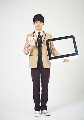 포토 JPG 스튜디오촬영 전신 학생 응시 교육 남자 교복 남학생 모션 청소년 고등학생 실내 한명 서기 들기 누끼 사람 앞모습 10대 스크린 모니터 십대라이프스타일 팻말 한국인 금지 흰배경 19금 성인물 십대남자한명만 남고생 고등교육 국내포토 1 라이프스타일 시선 옷 뷰포인트 백그라운드 프레임 동양인 내부 컴퓨터 흰색 남자한명만 십대남자만 파일형식