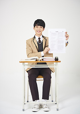 포토 JPG 스튜디오촬영 전신 학생 응시 교육 남자 교복 남학생 의자 교실 학교 모션 청소년 고등학생 실내 한명 미소 들기 누끼 사람 앉기 앞모습 10대 책 십대라이프스타일 수능 한국인 책상 흰배경 시험지 필통 모의고사 십대남자한명만 남고생 고등교육 국내포토 1 라이프스타일 시선 옷 뷰포인트 가구 백그라운드 학용품 표정 동양인 내부 시험 흰색 남자한명만 십대남자만 파일형식
