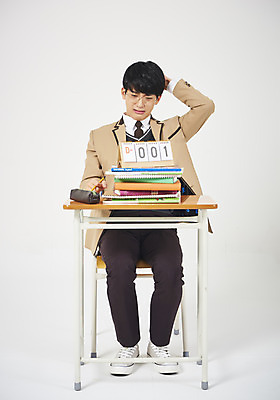 포토 JPG 스튜디오촬영 전신 학생 교육 남자 교복 남학생 의자 교실 학교 모션 청소년 고등학생 실내 한명 누끼 사람 앉기 앞모습 10대 십대라이프스타일 수능 한국인 달력 찡그림 책상 흰배경 필통 디데이 울상 책더미 십대남자한명만 남고생 고등교육 국내포토 1 라이프스타일 옷 뷰포인트 가구 백그라운드 학용품 표정 동양인 내부 책 시험 흰색 무더기 남자한명만 십대남자만 파일형식