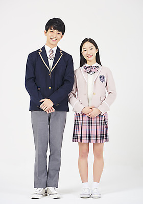 포토 JPG 스튜디오촬영 전신 학생 응시 여학생 여자 교육 남자 교복 남학생 모션 청소년 고등학생 실내 서기 미소 누끼 사람 두명 앞모습 10대 친구 십대라이프스타일 한국인 흰배경 손모으기 긍정적 십대만 고등교육 국내포토 라이프스타일 시선 옷 감정 뷰포인트 백그라운드 관계 표정 동양인 손짓 내부 흰색 파일형식