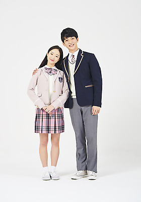 포토 JPG 스튜디오촬영 전신 학생 응시 여학생 여자 교육 남자 교복 남학생 모션 청소년 고등학생 실내 서기 미소 누끼 사람 두명 앞모습 10대 친구 십대라이프스타일 한국인 흰배경 십대만 어깨에손 고등교육 국내포토 라이프스타일 시선 옷 뷰포인트 백그라운드 관계 표정 동양인 내부 흰색 파일형식