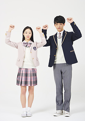 포토 JPG 스튜디오촬영 전신 학생 응시 여학생 여자 교육 남자 교복 남학생 모션 청소년 고등학생 실내 서기 누끼 사람 두명 앞모습 10대 친구 손들기 십대라이프스타일 한국인 흰배경 벌서기 부정적 십대만 고등교육 국내포토 라이프스타일 시선 옷 감정 뷰포인트 백그라운드 관계 동양인 내부 흰색 체벌 파일형식