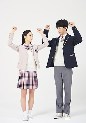 포토 JPG 스튜디오촬영 전신 학생 응시 여학생 여자 교육 남자 교복 남학생 모션 청소년 고등학생 실내 서기 누끼 사람 두명 앞모습 10대 친구 마주보기 십대라이프스타일 한국인 흰배경 벌서기 울상 십대만 고등교육 국내포토 라이프스타일 시선 옷 뷰포인트 백그라운드 관계 동양인 내부 흰색 체벌 파일형식