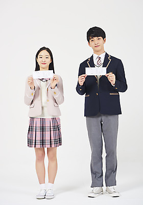 포토 JPG 스튜디오촬영 전신 학생 응시 여학생 여자 교육 남자 교복 남학생 모션 청소년 고등학생 실내 서기 미소 들기 누끼 사람 두명 앞모습 10대 친구 십대라이프스타일 수능 시험 한국인 흰배경 수험표 십대만 고등교육 국내포토 라이프스타일 시선 옷 뷰포인트 백그라운드 관계 표정 동양인 내부 흰색 파일형식