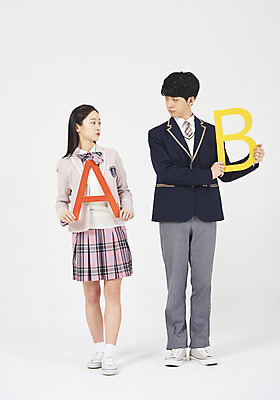 포토 JPG 스튜디오촬영 전신 학생 알파벳 영어 응시 여학생 여자 교육 남자 교복 남학생 모션 청소년 고등학생 실내 서기 누끼 사람 두명 앞모습 10대 친구 십대라이프스타일 한국인 흰배경 십대만 고등교육 국내포토 문자 라이프스타일 시선 옷 뷰포인트 백그라운드 관계 동양인 내부 흰색 파일형식