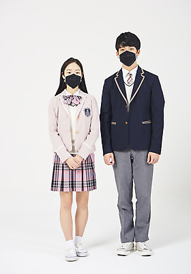 포토 JPG 스튜디오촬영 전신 학생 응시 여학생 여자 교육 남자 교복 남학생 모션 청소년 고등학생 실내 마스크 서기 누끼 사람 두명 앞모습 10대 친구 십대라이프스타일 한국인 감기 흰배경 개학 에듀 에듀케이션 십대만 미세먼지 스쿨팩 고등교육 코로나바이러스 국내포토 라이프스타일 시선 옷 뷰포인트 백그라운드 학교 관계 동양인 내부 흰색 바이러스 질병 먼지 파일형식