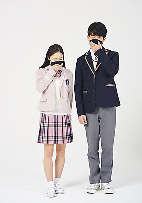 포토 JPG 스튜디오촬영 전신 학생 여학생 여자 교육 남자 교복 남학생 모션 청소년 고등학생 실내 마스크 서기 누끼 사람 두명 앞모습 10대 친구 십대라이프스타일 한국인 찡그림 감기 흰배경 개학 기침 에듀 에듀케이션 십대만 미세먼지 스쿨팩 고등교육 코로나바이러스 국내포토 라이프스타일 옷 뷰포인트 백그라운드 학교 관계 표정 동양인 내부 흰색 바이러스 질병 먼지 파일형식