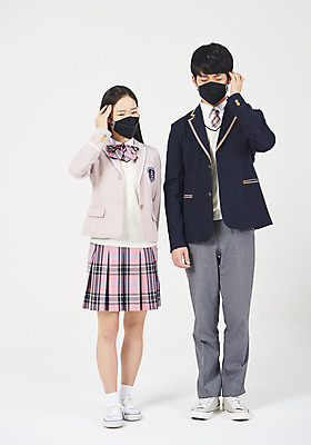 포토 JPG 스튜디오촬영 전신 학생 여학생 여자 교육 남자 교복 남학생 모션 청소년 고등학생 실내 마스크 서기 누끼 사람 두명 앞모습 10대 친구 십대라이프스타일 한국인 찡그림 감기 흰배경 두통 개학 부정적 에듀 에듀케이션 십대만 미세먼지 스쿨팩 고등교육 코로나바이러스 국내포토 라이프스타일 옷 감정 뷰포인트 백그라운드 학교 관계 표정 동양인 내부 흰색 바이러스 질병 먼지 파일형식