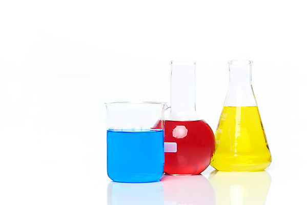 포토 JPG 스튜디오촬영 교육 과학 실내 실험기구 실험 누끼 근접촬영 사람없음 컬러풀 물감 세개 오브젝트 흰배경 교구 눈금 비커 삼각플라스크 용액 둥근플라스크 국내포토 뷰포인트 컬러 백그라운드 3 내부 미술도구 흰색 플라스크 파일형식