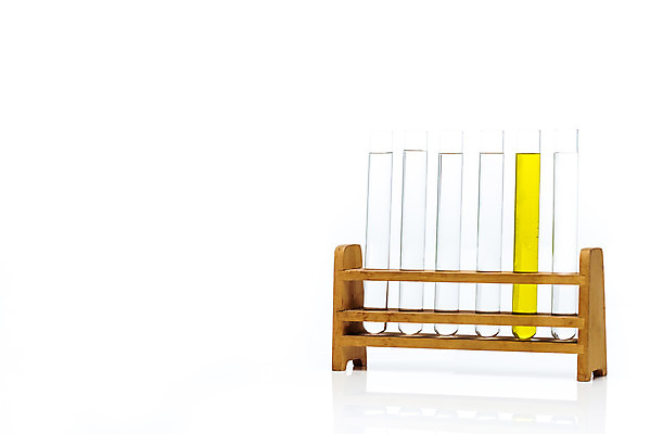 포토 JPG 스튜디오촬영 교육 과학 유리 실내 실험기구 실험 누끼 근접촬영 사람없음 노란색 여러개 물감 투명 오브젝트 시험관 흰배경 교구 용액 시험관대 국내포토 뷰포인트 컬러 다수 백그라운드 재질 내부 미술도구 흰색 파일형식