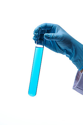 포토 JPG 스튜디오촬영 손 교육 과학 장갑 유리 한손 실내 실험기구 실험 누끼 손짓 근접촬영 신체부위 파란색 물감 잡기 오브젝트 시험관 흰배경 교구 용액 국내포토 잡화 뷰포인트 컬러 백그라운드 모션 재질 사람 내부 미술도구 흰색 파일형식