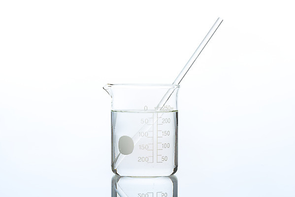 포토 JPG 스튜디오촬영 교육 과학 유리 실내 실험기구 실험 누끼 근접촬영 사람없음 한개 흰색 투명 오브젝트 흰배경 교구 눈금 비커 용액 유리관 유리막대 국내포토 1 뷰포인트 컬러 백그라운드 재질 내부 막대 파일형식