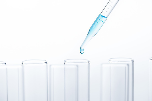 포토 JPG 스튜디오촬영 교육 과학 유리 실내 실험기구 실험 누끼 근접촬영 사람없음 파란색 여러개 물감 스포이트 오브젝트 시험관 흰배경 교구 용액 국내포토 뷰포인트 컬러 다수 백그라운드 재질 내부 미술도구 흰색 피펫 파일형식