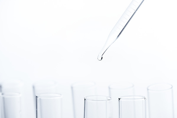 포토 JPG 스튜디오촬영 교육 과학 백그라운드 유리 실내 실험기구 실험 누끼 근접촬영 사람없음 여러개 흰색 투명 스포이트 오브젝트 시험관 흰배경 교구 용액 국내포토 뷰포인트 컬러 다수 재질 내부 피펫 파일형식