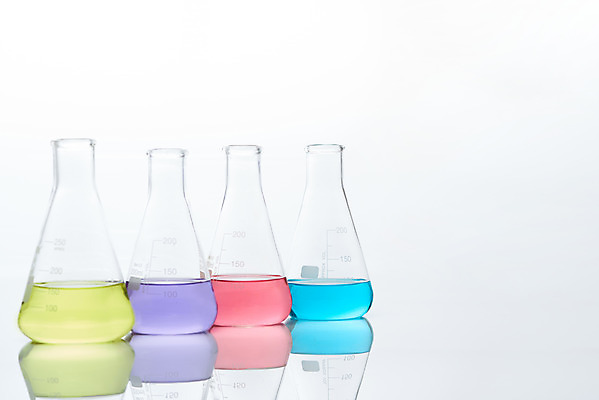 포토 JPG 스튜디오촬영 교육 과학 유리 실내 실험기구 실험 누끼 근접촬영 사람없음 컬러풀 여러개 물감 플라스크 오브젝트 흰배경 교구 눈금 비커 삼각플라스크 용액 국내포토 뷰포인트 컬러 다수 백그라운드 재질 내부 미술도구 흰색 파일형식