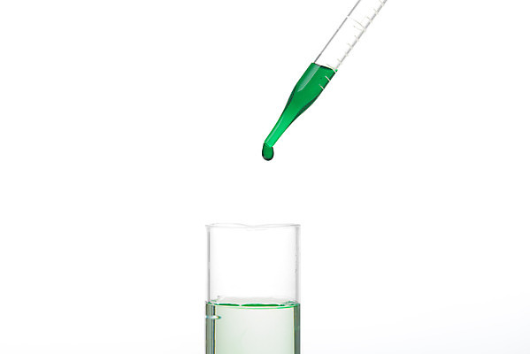 포토 JPG 스튜디오촬영 교육 과학 유리 실내 실험기구 실험 누끼 근접촬영 사람없음 초록색 물감 스포이트 오브젝트 흰배경 교구 눈금 용액 메스실린더 국내포토 뷰포인트 컬러 백그라운드 재질 내부 미술도구 흰색 피펫 파일형식